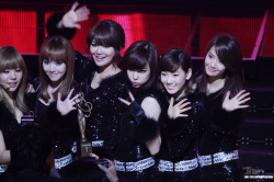 [PIC+VID+GIF][20/1/2012]∴♥∴ TaeNy ∴♥∴ Happy's Heaven ∴♥∴ Twinkle - Taeny Lấp Lánh - TaeTiSeo  ∴♥∴ - Page 3 Tumblr_ly3vxghVb11qe39tho8_250