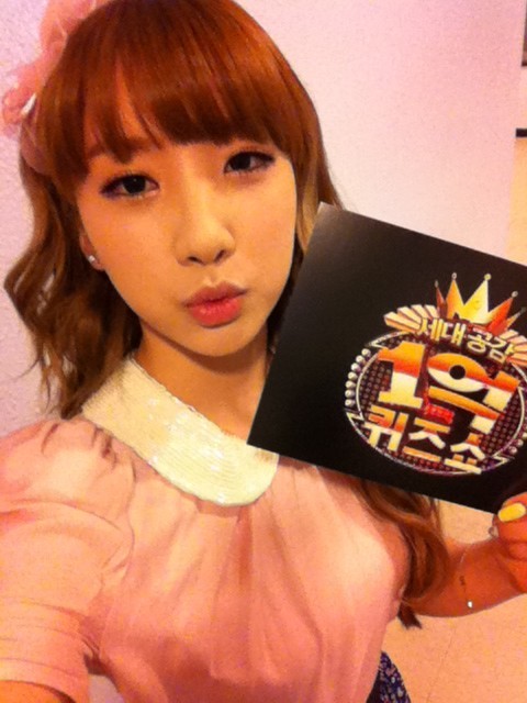 [10.02.12][Pics] Jaekyung & Jisook - SBS 100 Million Quiz Show Tumblr_lz83ucqCwE1r27owuo2_500