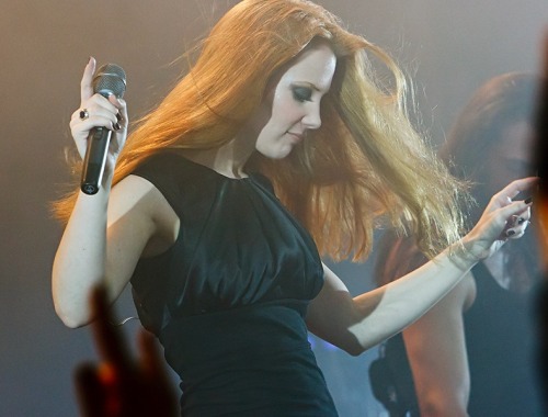 Fotos de Simone Simons - Página 39 Tumblr_m08tz6vFqp1r7e3zao1_500