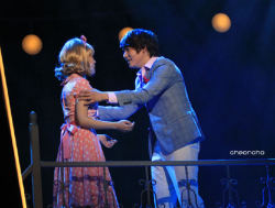 [FOTOS Y GIF] Sunny con Kyuhyun en Catch Me If You Can (KISSING AND BED SCENES) Tumblr_m1ypdqSHIq1qit4b3o2_250