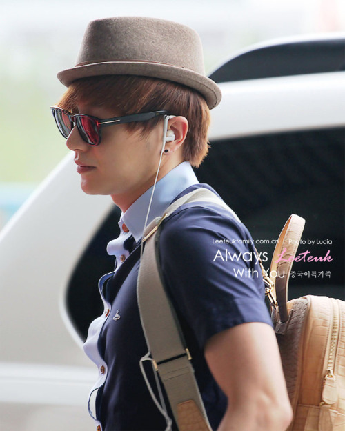 120511  Gimpo airport pour Japon Tumblr_m3ulnzwKwP1qbdqwto1_500