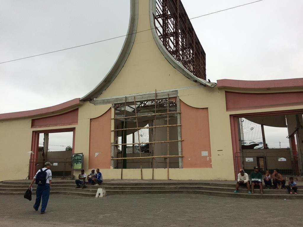 And the Earth Shook: 3 Week Motorcycle Adventure in Ecuador IMG_4407