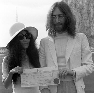 Tus fotos favoritas de los dioses del rock, o algo - Página 7 Yoko-ono11