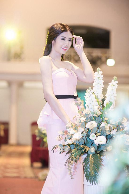 Ngọc Hân trắng nõn nà như Bạch Tuyết  IMG9486