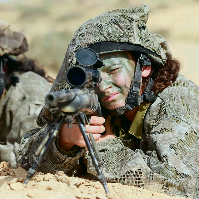 ISRAEL - Page 27 The-%E2%80%98border-defense%E2%80%99-army.-A-woman-sniper-in-the-Caracal-unit-Photo-Gadi-Kabalo