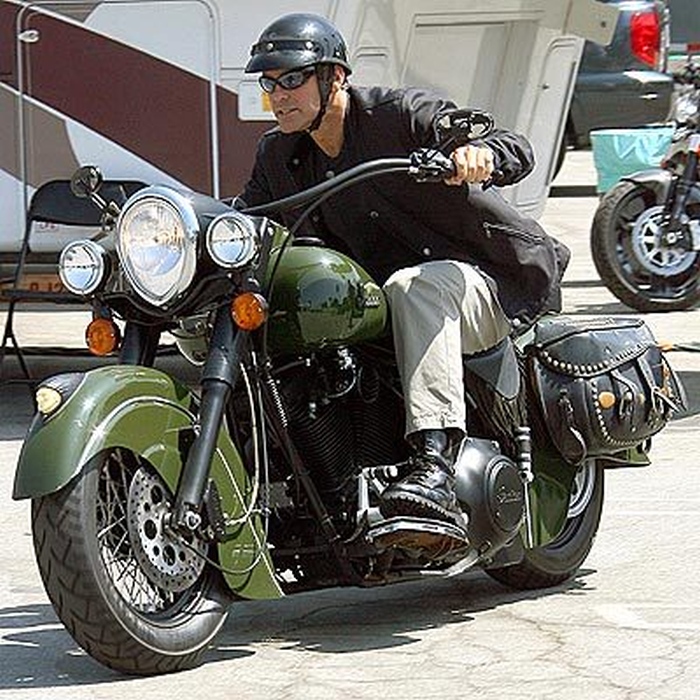 Las motos de los famosos George_clooney_005