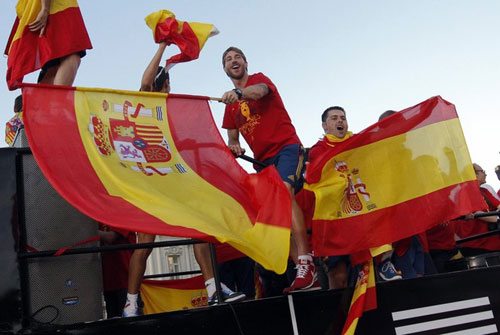 استقبال أسطوري لأبطال أوروبا منتخب اسبانيا 13