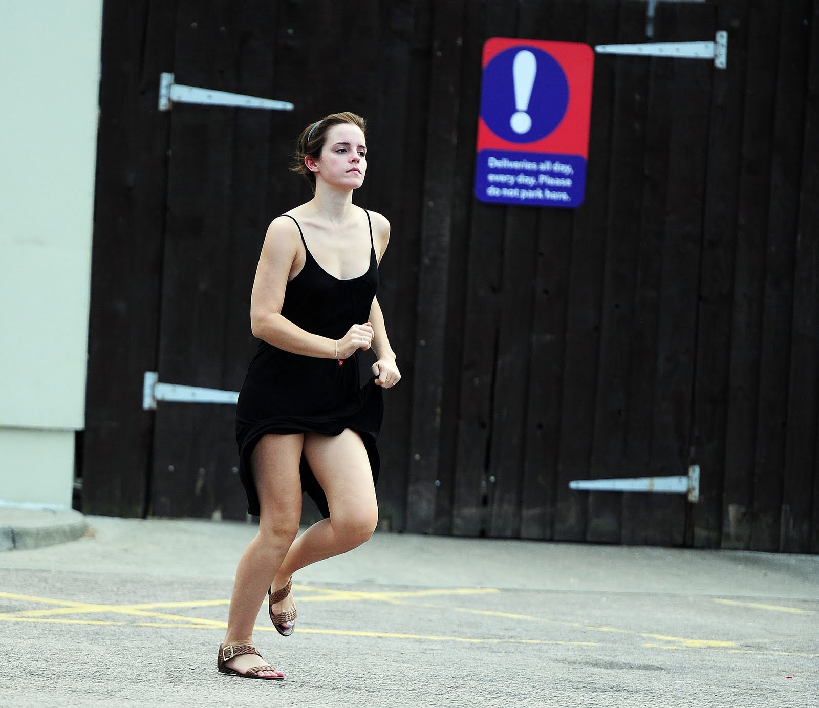 Emma Watson: Candids y Apariciones Públicas [CLOSED] - Página 6 Ew_060811_18