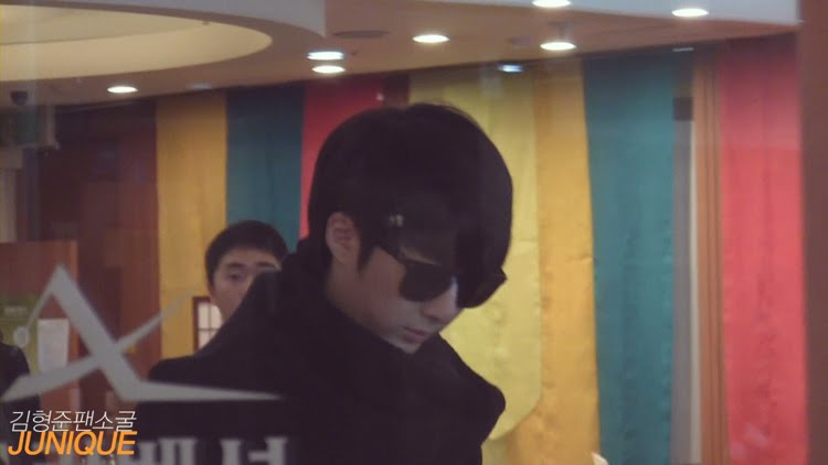 Kim Hyung Jun @ Aeropuerto Gimpo japon 7a19516e27f62877a9184c44