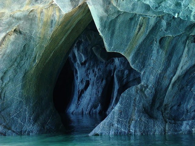 كهوف الرخام الرائعه في تشيلي  Entering-marvelous-marble-caverns