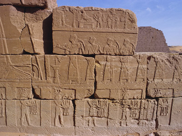 هل سمعت عن أهرامات السودان Travel-photography-jj-heiroglyphic-carvings-bajrawiya-the-pyramids-of-meroe-sudan-africa