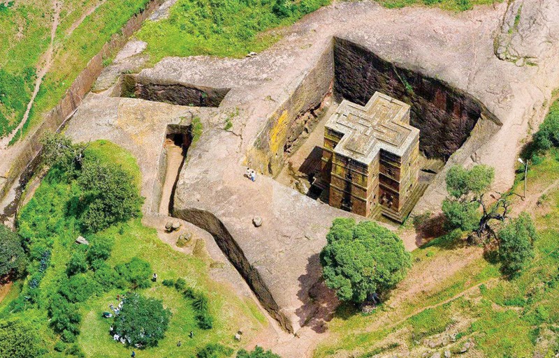 كنائس لاليبيلا في اثيوبيا المنحوته في الصخر Bete-Giyorgis---Lalibela-rock-church