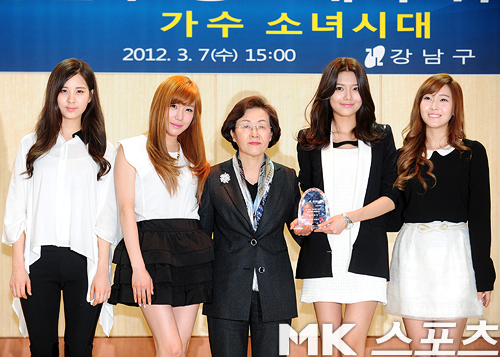 [PICS] Jessica, Tiffany, SooYoung, Seo Hyun Appointment Ceremony At Gangnam-Gu Office || 07.03.12  DIccZ