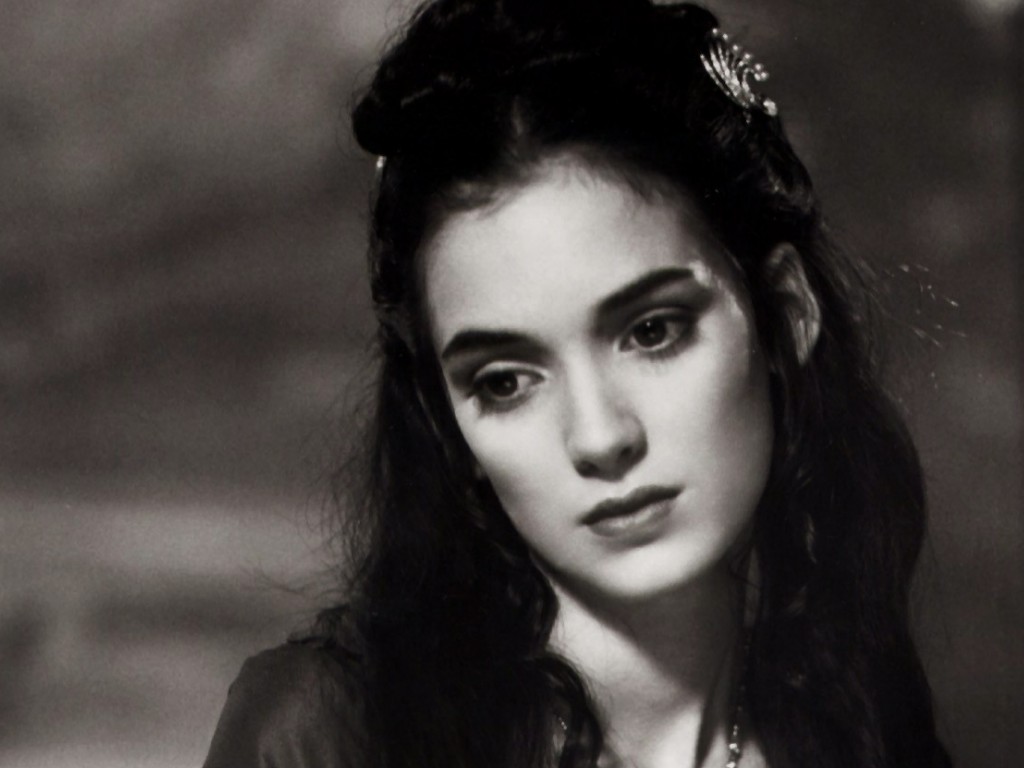 Lydia Deetz Winona_Ryder_As_Mina-Dracula_Wallpaper_JxHy