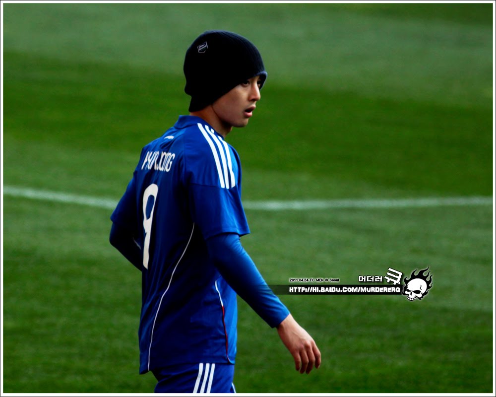 Kim Hyun Joong, Eye Candy En el campo de fútbol Hjl2