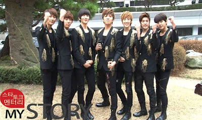 111220 U-Kiss habla de su "debut vergonzoso" 20111221_ukiss_japan_11