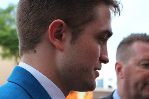 29 Junio - Más de 190 Fan Fotos de Rob de la premiere de "The Rover"!!! Preview1