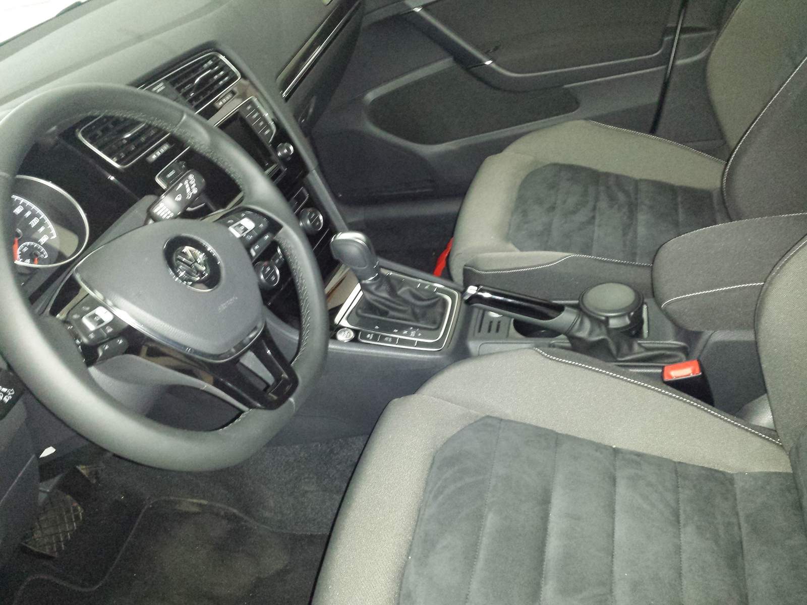 Volkswagen Golf VII - Página 23 VW-Golf-2015-TSI-interior%2B(3)