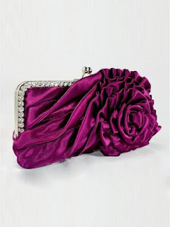 pochette pour la robe de soirée...wow 9fea34ad0ad3028622b32a94c9c8d2d4.image.288x384