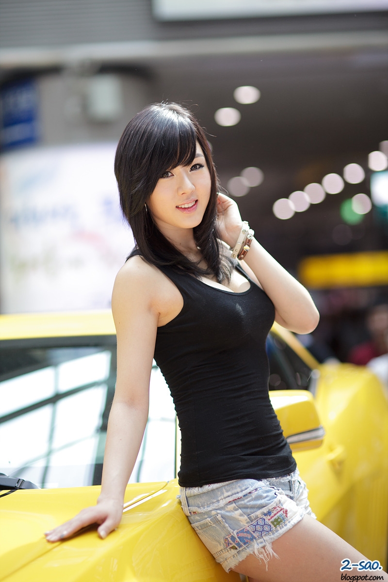 Mặc định Hwang Mi Hee khoe dáng bên siêu xe  IMG_9306