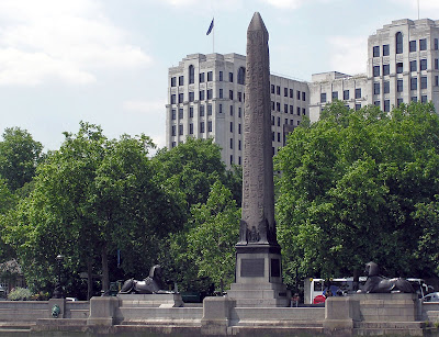 Londres, la capital de la Conspiración Heliopolis%2Bobelisk%252C%2BCity%2Bof%2BLondon%2Bplaced%2Bin%2B1878%2Bfrom%2BAlexandria%252C%2BEgypt