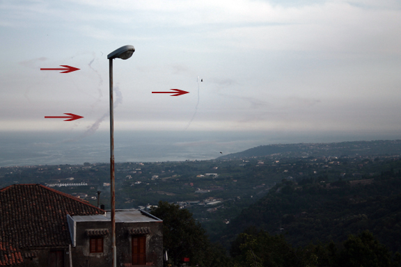 extrañas estelas de humo en cielos de Sicilia Fu4fd381a9