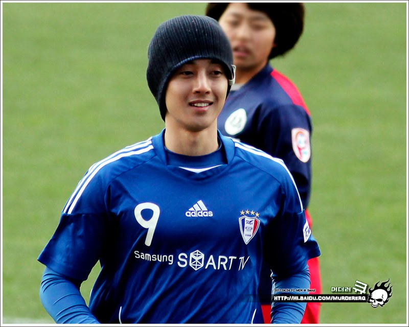 Kim Hyun Joong, Eye Candy En el campo de fútbol F40711249b1abd3835a80f1