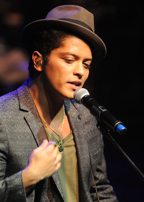 Galería >> Fotos de apariciones, conciertos y photoshoots Bruno-mars--12-1300098750-custom-0