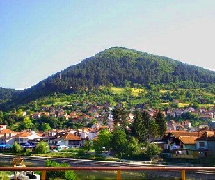 Y el velo sigue levantandose…Dos pirámides, una de ellas de 300 metros de base y de 200 metros de altura, y posiblemente de CRISTAL,  Visoko-bosnia