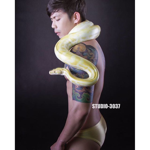 Hot boy cực chất với hình xăm 290901-5642f2890b04b