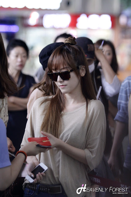 [PICS] SNSD @ Airport to Japan Tumblr_m6tqt1sbCW1r0r5dro8_1280