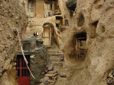 700 years old troglodyte stone house village in IRAN اهل الكهوف في ايران منذ 700 عام 700year-old-stone-house-04