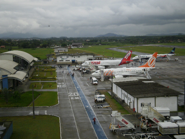 [Brasil] Depredação de cancela pode atrasar homologação do ILS no aeroporto de Joinville P2260010