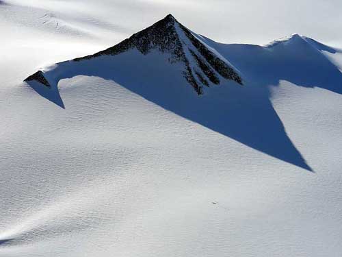 El derretimiento de los glaciares en la Antártida está revelando pirámides Antarctica_pyramid