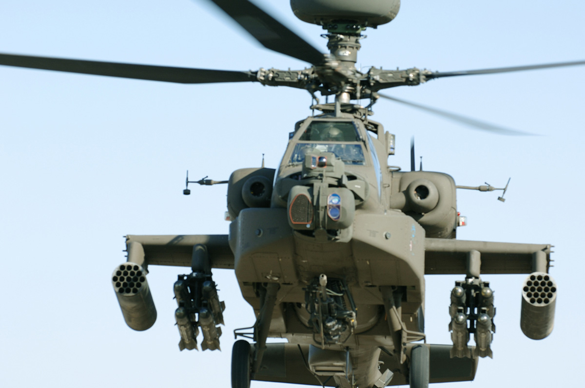 الموسوعه الفوغترافيه لصور القوات البريه الملكيه السعوديه (rslf) AIR_AH-64_Apache_With_Arrowhead_lg