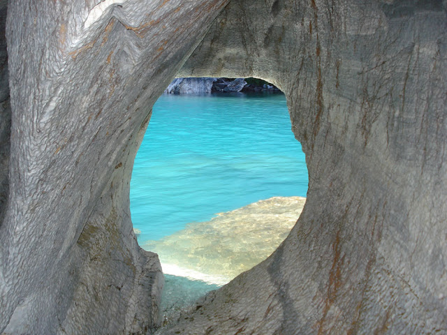 كهوف الرخام الرائعه في تشيلي  Capilla-de-Marmol