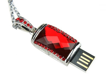 அசத்தும் புதிய வடிவிலான PenDrives Jewel-necklace-usb-flash-drive-450x3372