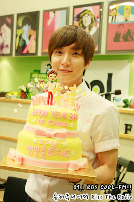 |06.07]Célébrations de L'anniversaire de Leeteuk[Photos] 20110705_leeteuk_eunhyuk_birthday_3