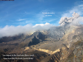 Nouveau panache de cendres sur le volcan Nevado del Ruiz  Volcan-Nevado-del-Ruiz-19-juillet-2015-01