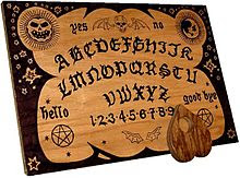 La Ouija, otra forma de transcomunicación? 220px-English_ouija_board