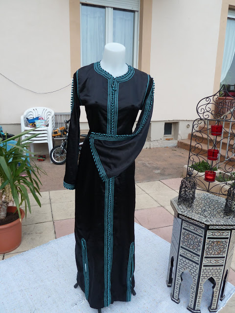 Caftan noir et bleu P1020544