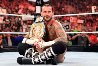 سي ام بانك مستمتع بالإصابة CM-Punk-Sitting-On-The-Ring