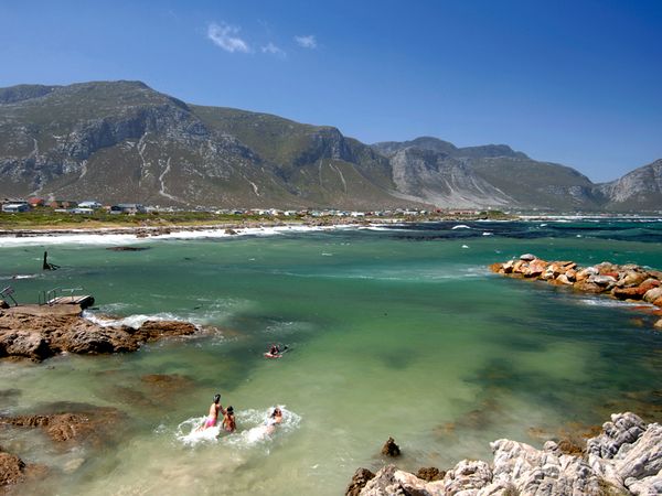 اجمل مدن العالم السياحية Beach-capetown-south-africa_21758_600x450