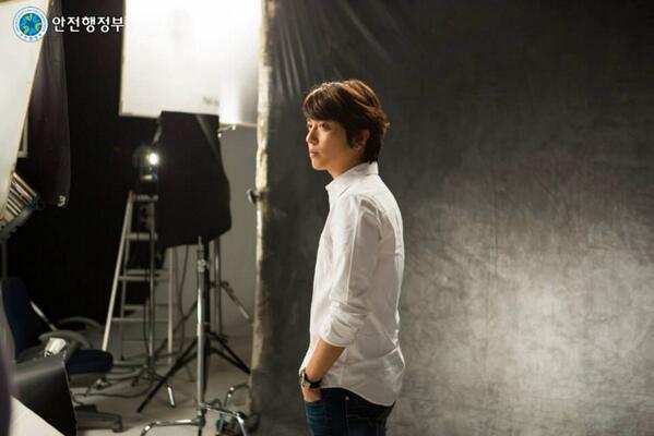 [PHOTOS] Participation de Yonghwa pour Safe Community Campaign Ad BPbRZ3rCQAMb8A_