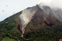 Un volcan indonésien éclate quelques heures après le séisme au Japon  Indonesia-volcano-erupts-2010-9-4-5-50-56