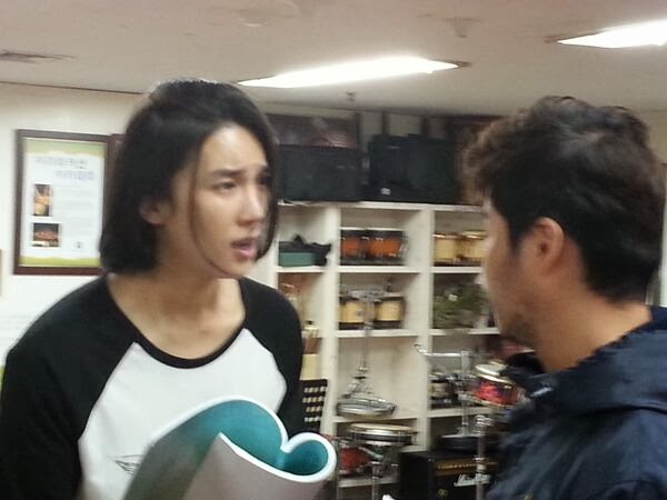 {صور} Park Jung Min - خلال التدريب على مسرحية Summer Snow يوم 11-11 BYzAhfwCMAA2vM3