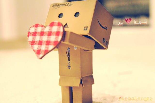 صور لدآنبـــو  Danbo_gives_you_his_heart_by_scribblesaur-d39hbwg