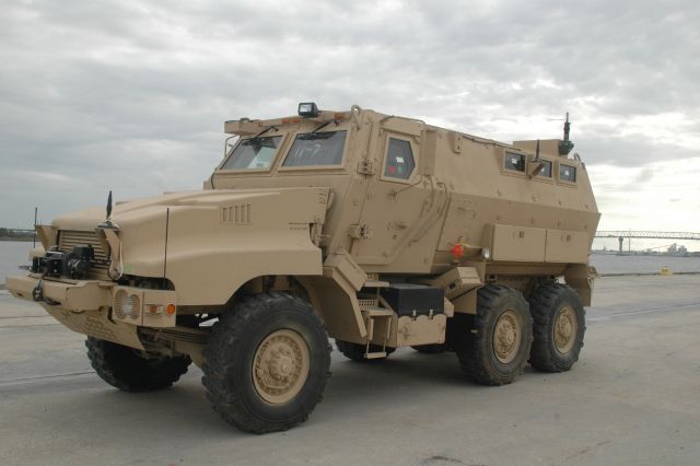مكونات الفرق المدرعة العراقية - صفحة 2 Caiman_6x6_BAE_Systems_MRAP_wheeled_armoured_vehicle_United_States_US-Army_640