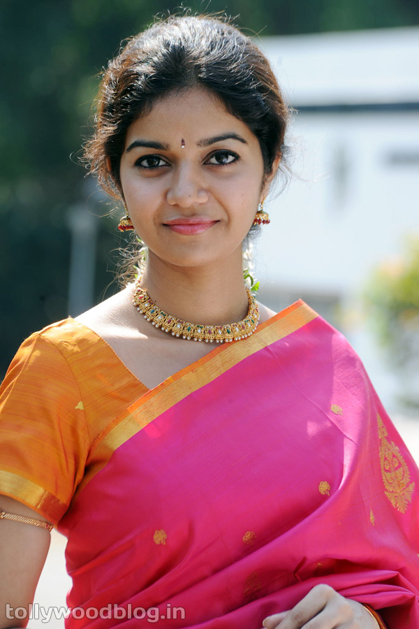 காதல் கவிதை வரிகள் - வைரமுத்து Swathi-cute-saree-photo-shoot-stills-pics-images-001