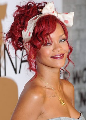 Rihanna es la mayor artista por ventas digitales de la historia Rihanna-Red-Hair